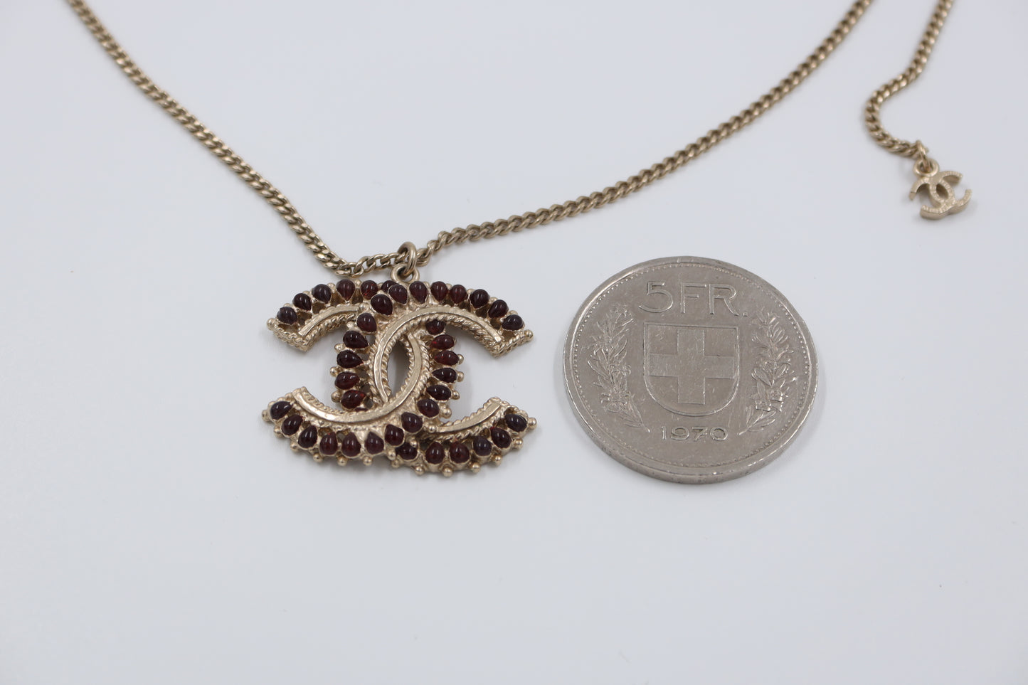 Chanel CC Anhänger mit Kette